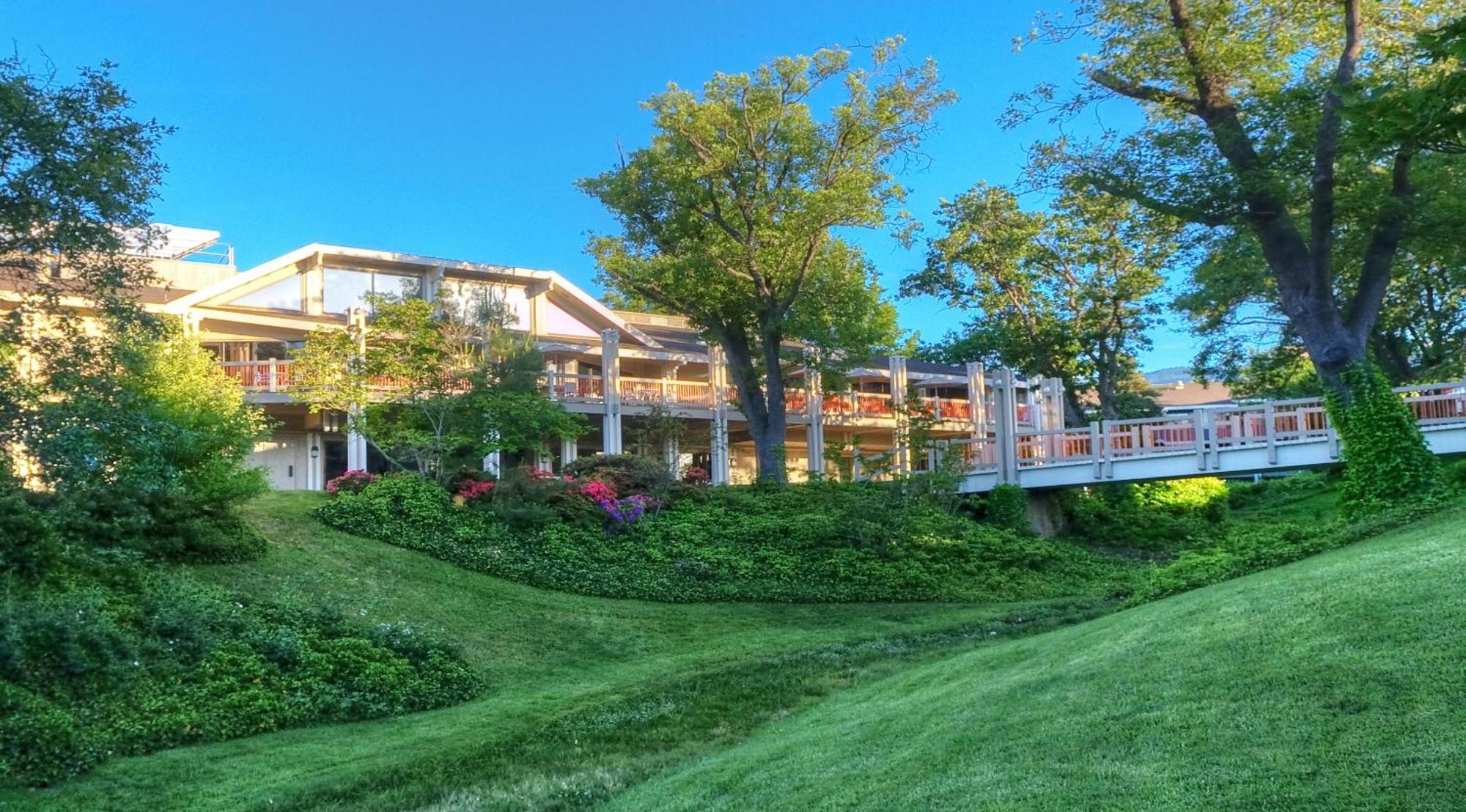Ashland Hills Hotel&Suites Exteriér fotografie