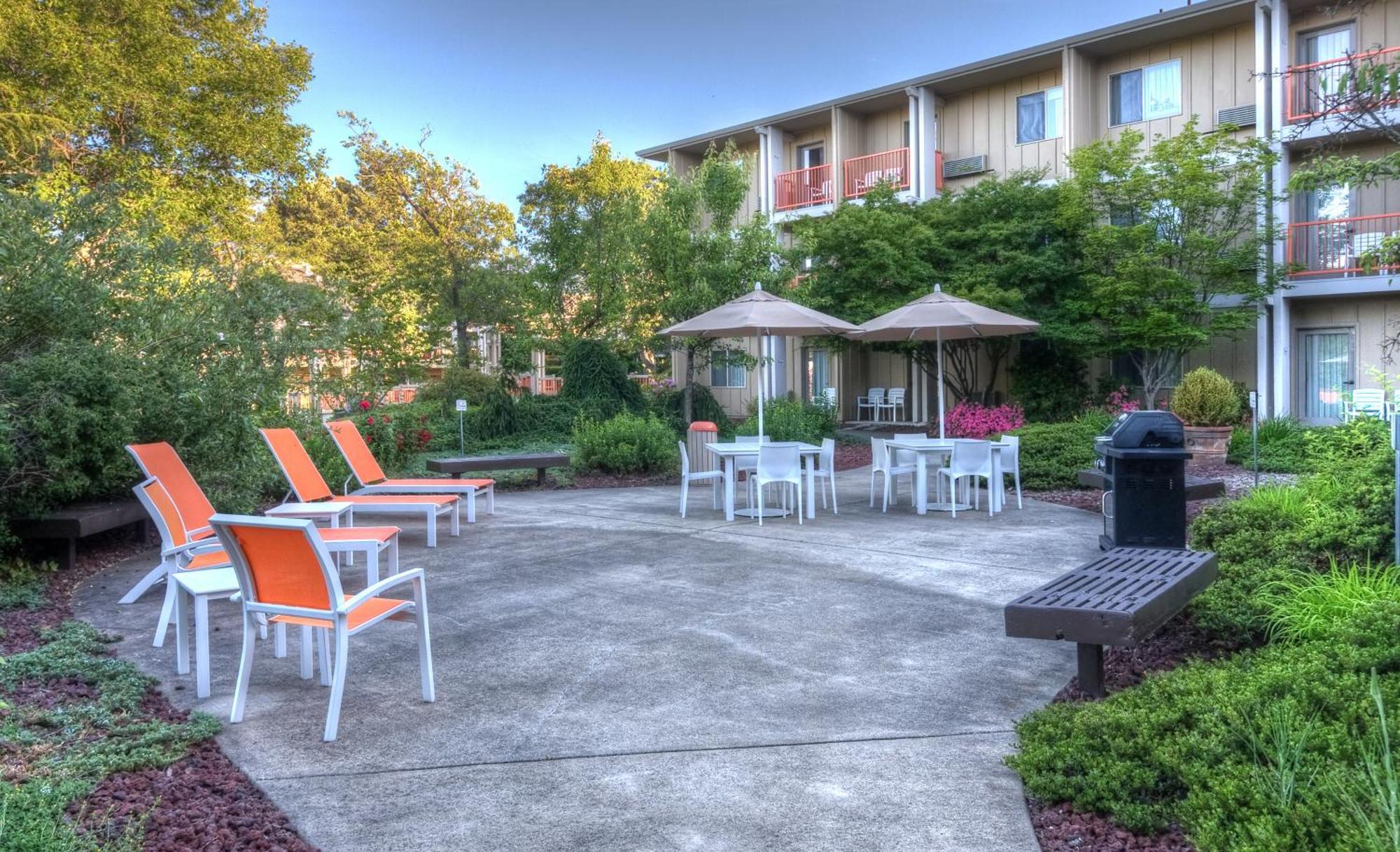 Ashland Hills Hotel&Suites Exteriér fotografie