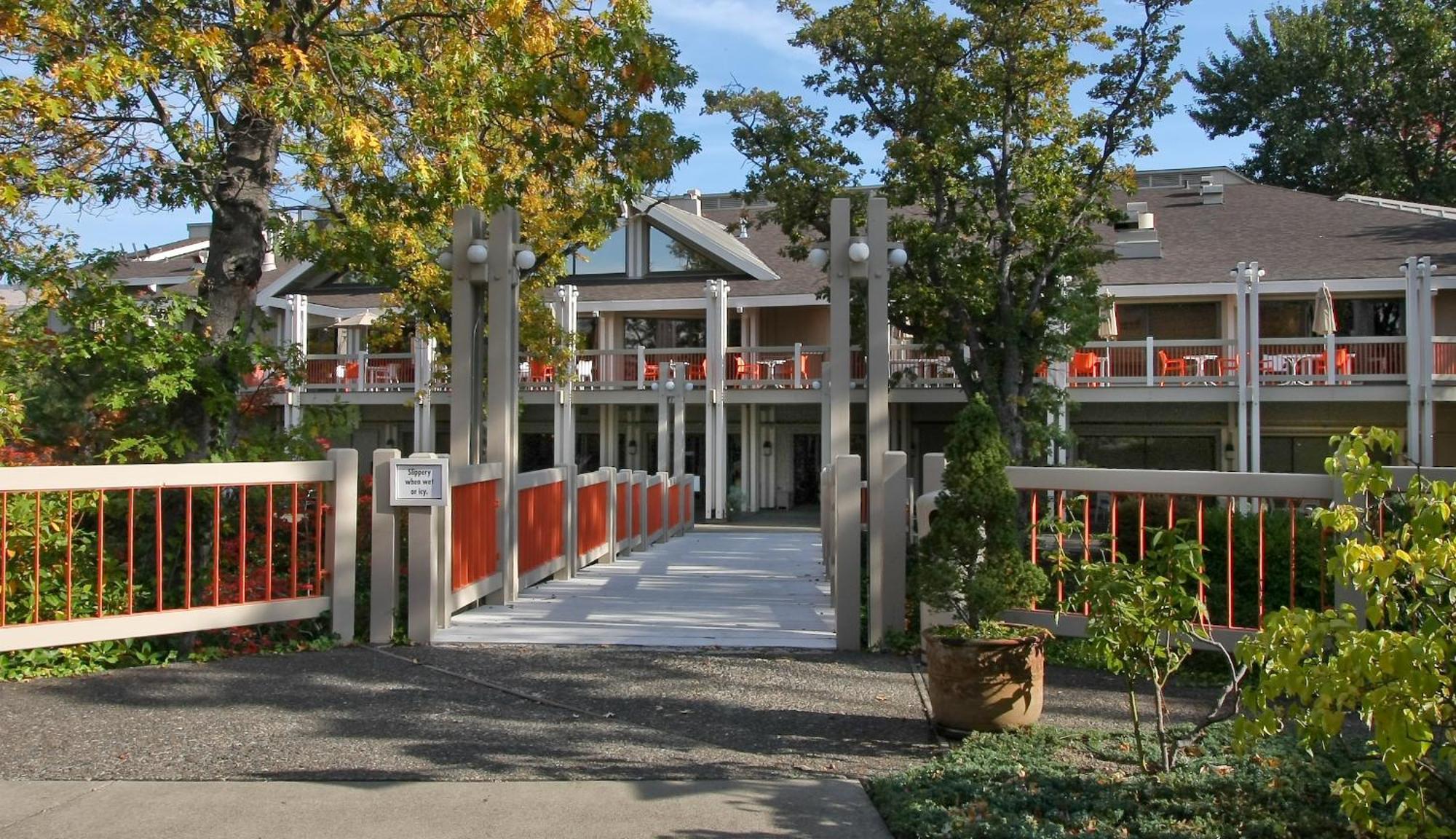 Ashland Hills Hotel&Suites Exteriér fotografie