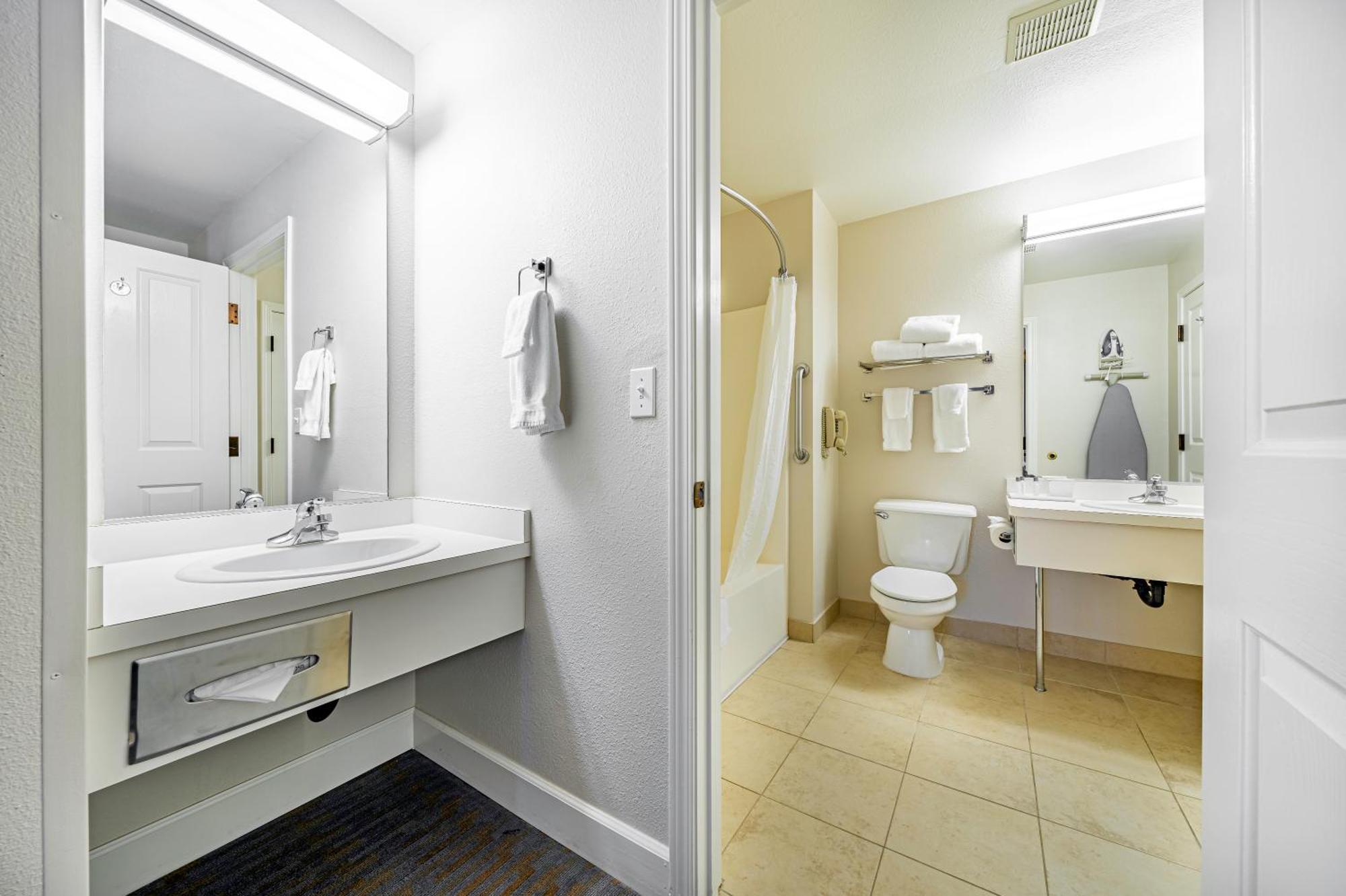 Ashland Hills Hotel&Suites Exteriér fotografie