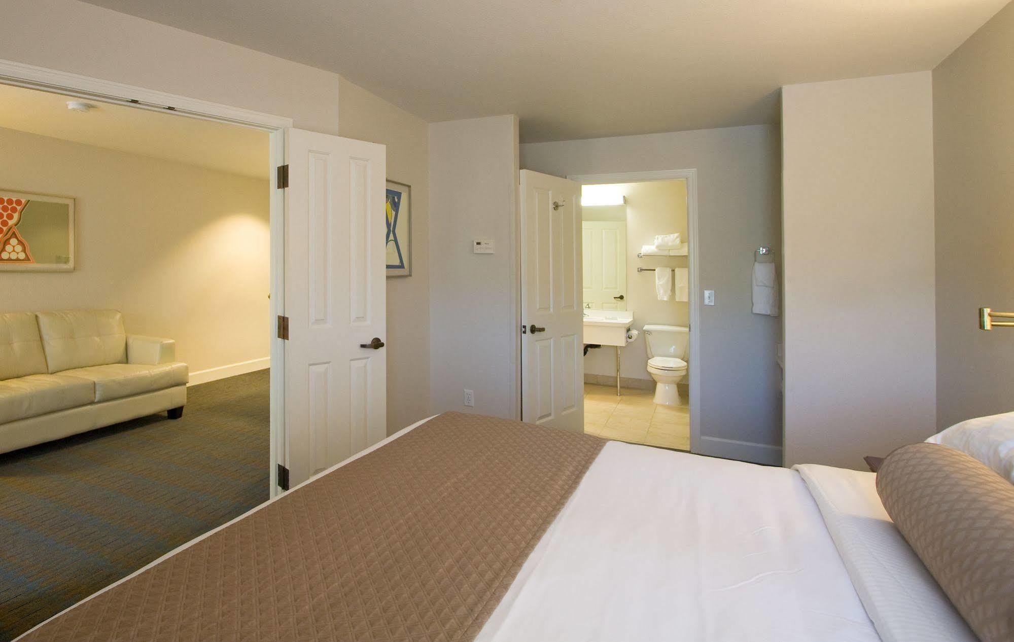 Ashland Hills Hotel&Suites Exteriér fotografie